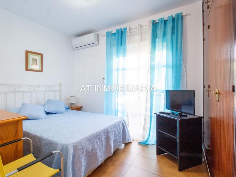 Foto 28218dbb-bbc3-4755-9721-791a8d9b6845. Reihenhaus mit parking pool in La Barrosa Chiclana de la Frontera