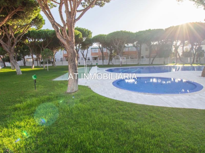 Foto 4e3cafcb-3a07-45fb-943e-812be87a3e88. Reihenhaus mit parking pool in La Barrosa Chiclana de la Frontera