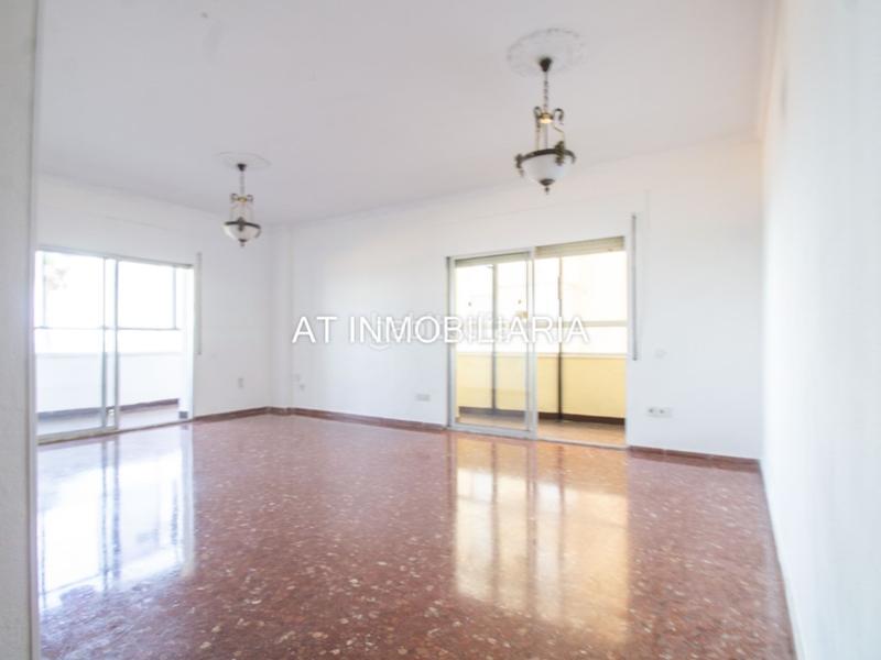 Foto 374b5bb5-d86b-4ddb-8c9d-4c7967ce2b85. Piso  4 habitaciones venta en Paseo Marítimo - San José - La Laguna Cádiz