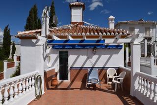 Chalet en Camino Viejo de Mlaga. Villa en venta en caleta de velez, 4 dormitorios.