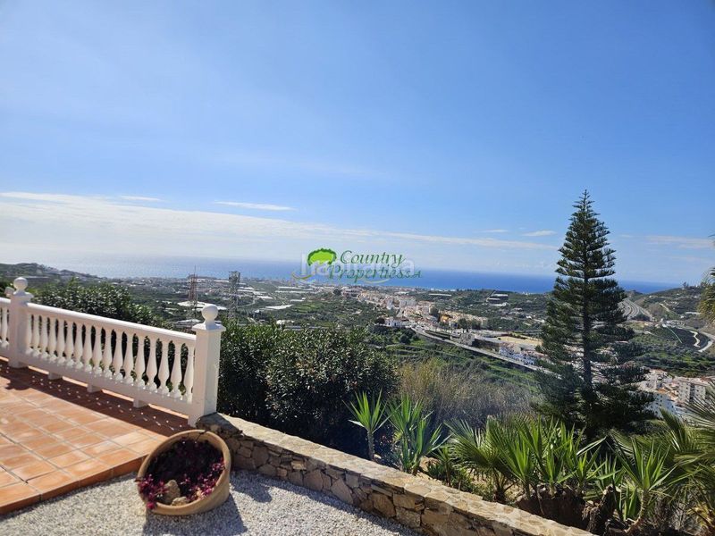 Foto f1b93d83-fbae-4e6f-8c54-07f70d1aa57a. Masia amb calefacció piscina a Torrox pueblo Torrox