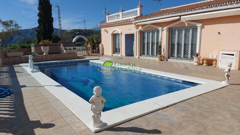 Foto 676d8f20-7b96-4a82-a20a-55992820c0ad. Masia amb calefacció aparcament piscina a Torrox pueblo Torrox