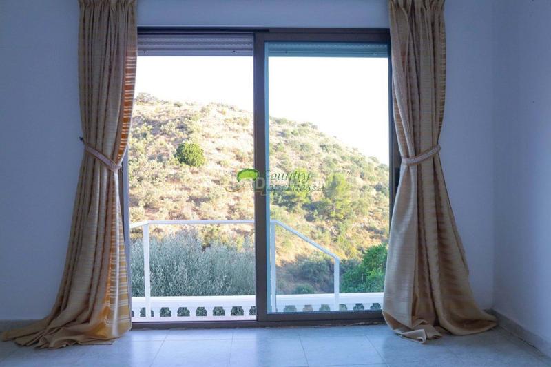 Foto 6d91e00a-e1af-4e48-b94f-2e98d3adf214. Casale con parcheggio in Torrox pueblo Torrox