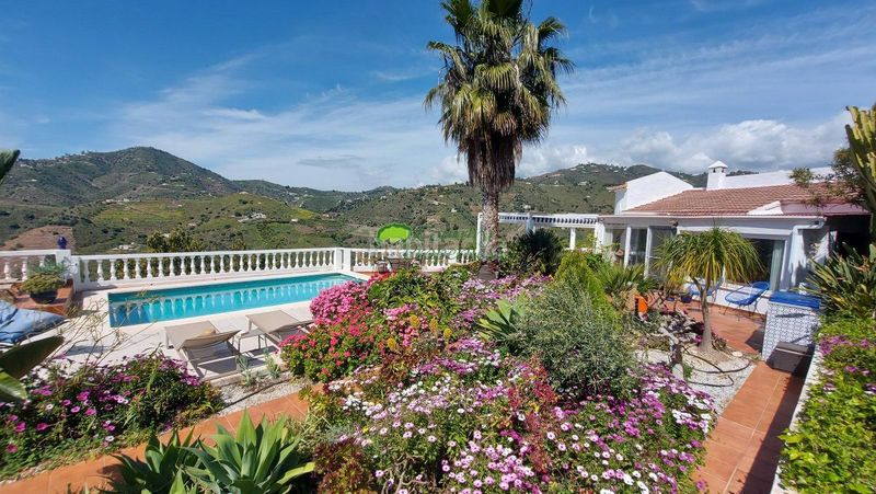 Foto 053bf474-299d-45c9-b57b-9807e65789ba. Masía casa de campo en venta , 4 dormitorios. en Torrox pueblo Torrox