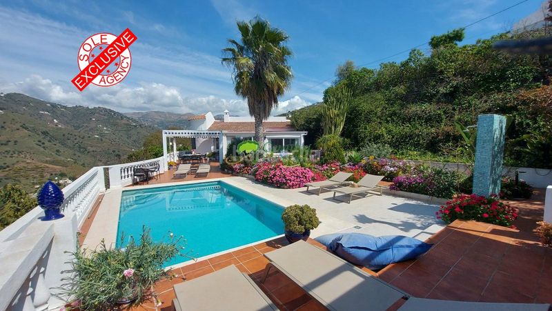 Foto 89c78cae-3ce7-4790-a6b2-b2cab37ce7d2. Masía casa de campo en venta , 4 dormitorios. en Torrox pueblo Torrox