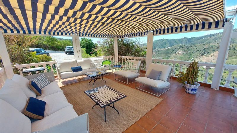 Foto c61e7700-9e50-4903-b420-fc1d0af46109. Masía casa de campo en venta , 4 dormitorios. en Torrox pueblo Torrox