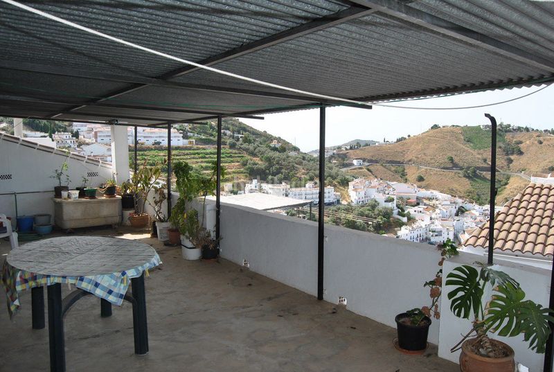 Foto a6922487-10ef-41e2-8fe7-e13def4db875. Casa amb aparcament a Cómpeta