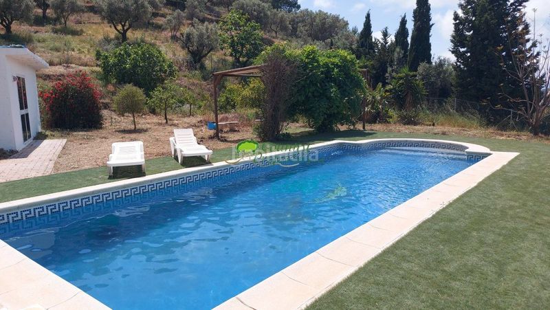 Foto 5e58898a-cf88-4a3c-9c78-4f04f3008ef2. Masia amb piscina a Torrox pueblo Torrox