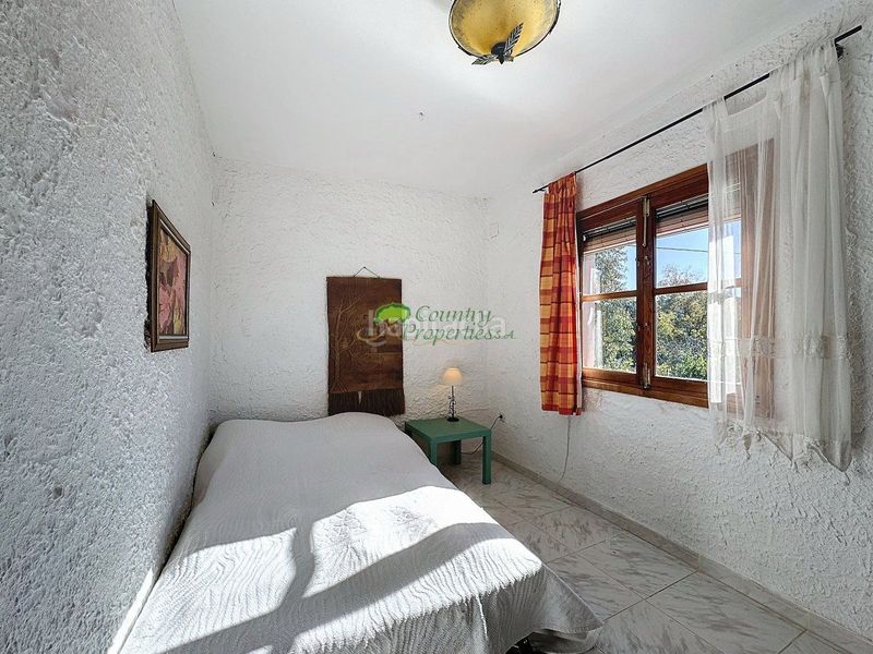 Foto ad467c82-8e3f-4f9d-92bb-213821eea9bd. Masia amb aparcament piscina a Sedella