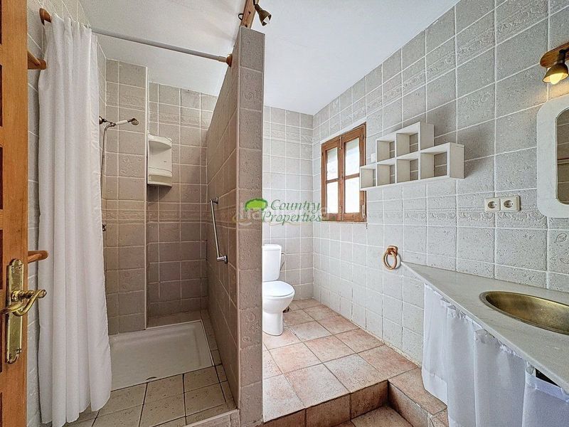 Foto e27be8d6-da09-49e5-84d9-85eda88b6940. Masia amb aparcament piscina a Sedella