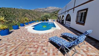 Masía en Sedella. Casa de campo en venta en sedella, 4 dormitorios.