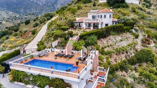 Mas à Canillas de Aceituno. Casa de campo en venta en canillas de aceituno, 4 dormitorios.
