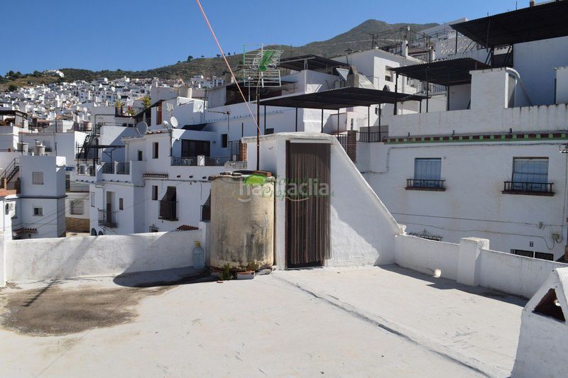 Foto 2c758ed5-516c-4b58-bd53-47f3d3b9ba0f. Casa amb aparcament a Cómpeta