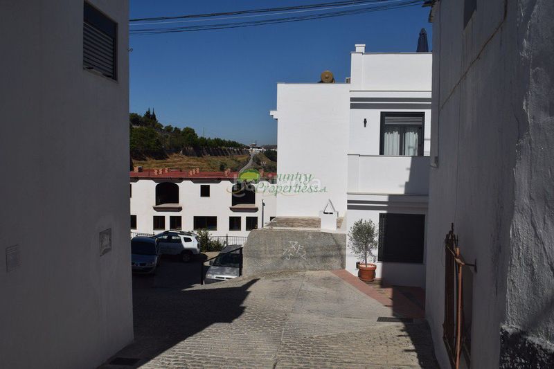 Foto 7f0dd99a-f397-4b3f-b9f9-2aff2b95ebde. Casa amb aparcament a Cómpeta