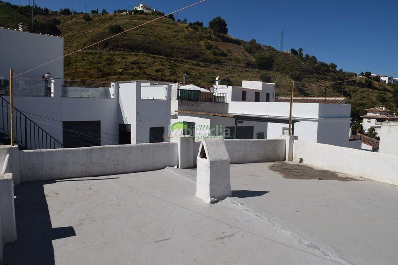 Foto bea3454e-cca1-4f97-9f4e-5c163324218d. Casa amb aparcament a Cómpeta