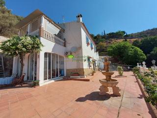 Mas à Torrox Pueblo. Casa de campo en venta en cómpeta, 4 dormitorios.