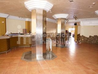 Lloguer Local Comercial  N/a. Excelente local comercial habilitado como cafetería