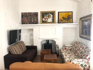 Casa a Canillas de Aceituno. Casa reformada con terraza y terreno 1.000 m2.