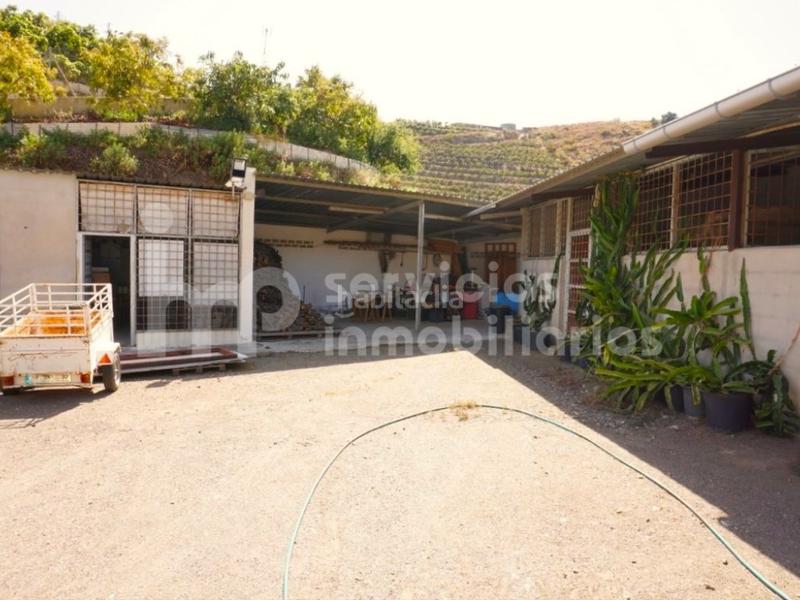 Foto a741ce76-3af5-4b97-a70c-f4c1b48f8463. Masia amb aparcament a Centro Histórico Vélez - Málaga