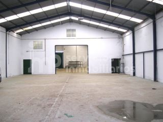 Nau industrial  Arrabal ensanche ii (velez-malaga). Nave industrial 556 m2 construidos con 2 entradas de vehículos g