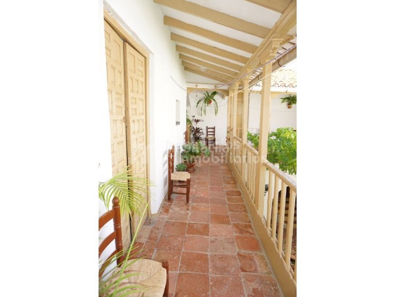 Foto 0e60f36b-e8cb-4f00-8037-1cf2756c61b6. Casa adossada a Benamocarra