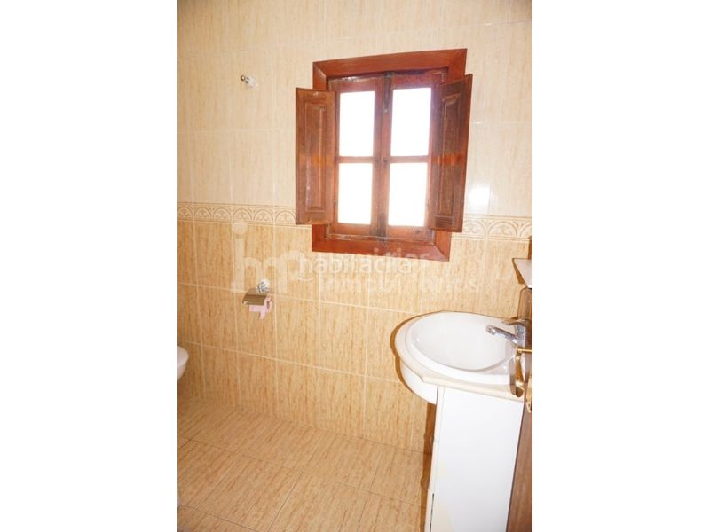 Foto da6470b2-2bbb-4100-824f-bdd73a72abf3. Casa adossada a Benamocarra