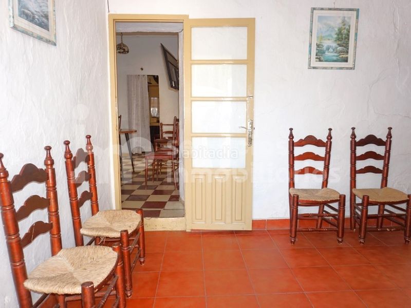 Foto e51f664d-7395-4b7b-852b-ea5717b63baa. Casa adossada a Benamocarra