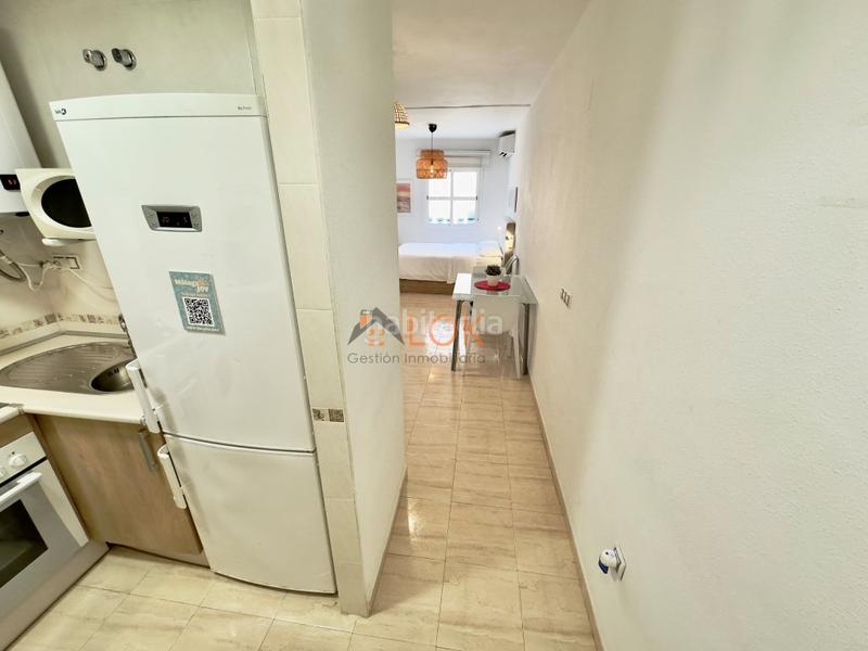 Foto 2bdb8ff8-f0c9-42a8-b3bc-f6d195bbaf6c. Estudio en calle huerto de monjas 6 estudio en el centro con garaje y licencia turística en Málaga