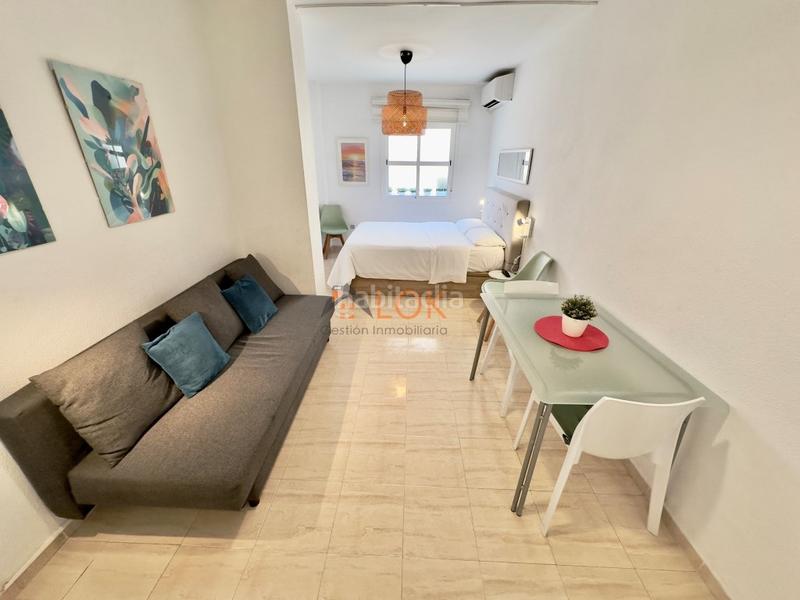 Foto fde07198-ad39-4539-8732-38357c4426a9. Estudio en calle huerto de monjas 6 estudio en el centro con garaje y licencia turística en Málaga