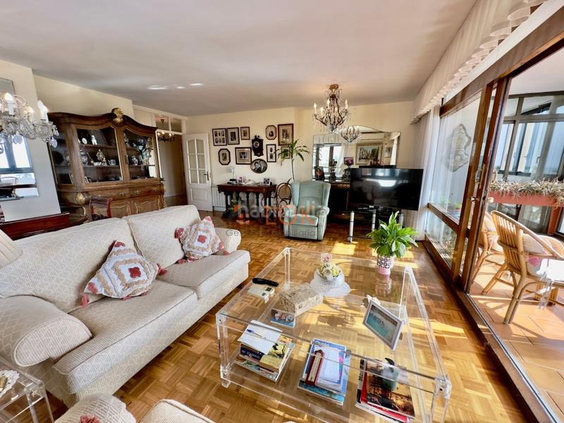 Foto f0f1a70d-7764-414d-b6b9-c1bb35db52c3. Flat with parking in La Malagueta - Monte Sancha Málaga