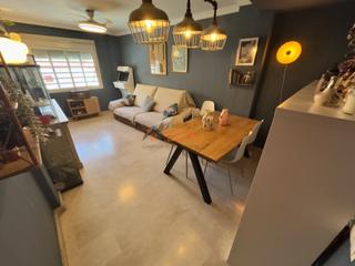 Appartement  Calle ubrique. Piso seminuevo amplio con garaje y trastero