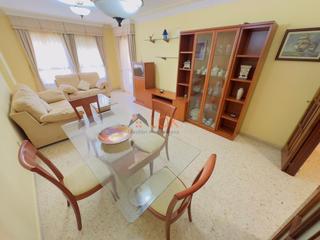 Etagenwohnung  Calle paulo freire. Fantástico piso de tres dormitorios, cuatro en su origen, con ga