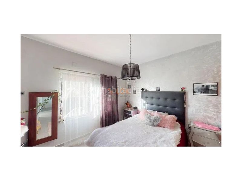 Foto c9e8faf1-1026-43b8-bdca-b293e5db594a. Casa amb aparcament a Benajarafe