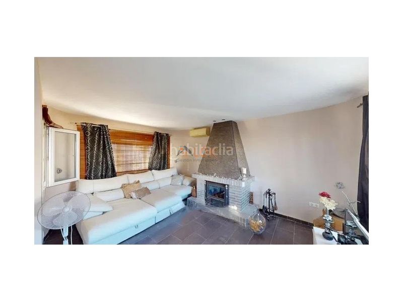 Foto f891dee2-36e1-44e6-84c5-9dc9354aba03. Casa amb aparcament a Benajarafe