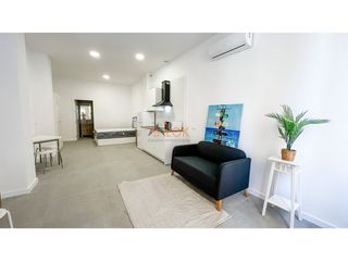 Studiowohnung  Calle ntra sra de los clarines. Precioso estudio loft semi nuevo en planta baja, totalmente amue