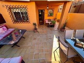 Casa  Calle pepa flores gonzález. Chalet adosado 3 hab, 2 plazas de aparcamiento en el garaje