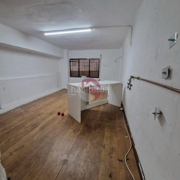 Foto 9206c997-6d7d-428e-b894-5174b3d1879e. Local comercial venta de local comercial. ideal cambio de uso a vivienda en Málaga