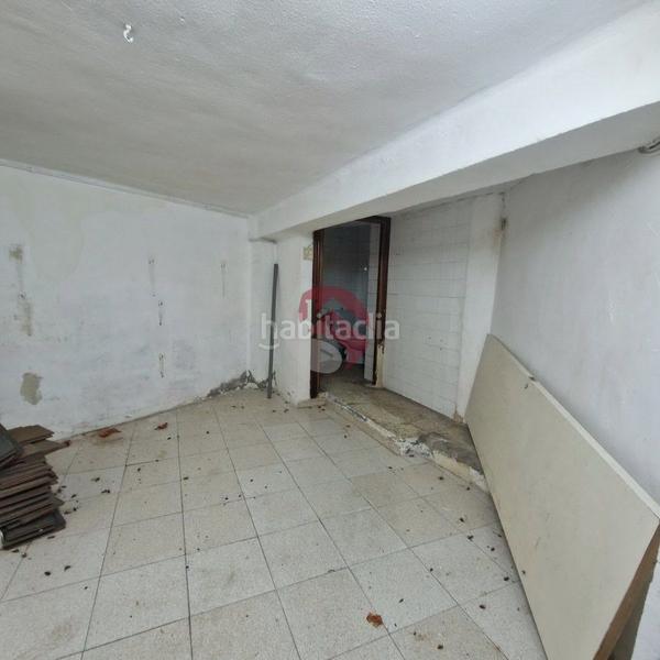 Foto ba2c1ced-eb65-4fbd-a9b6-ca919fd2ff59. Local comercial venta de local comercial. ideal cambio de uso a vivienda en Málaga