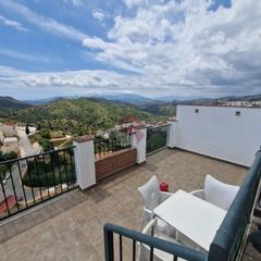 Casa en Almoga. Oportunidad unica chalet adosado en almogia