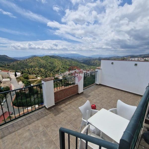 Foto bd22132f-2c2b-401c-8f4d-ed528527b298. Casa oportunidad unica chalet adosado en almogia en Almogía
