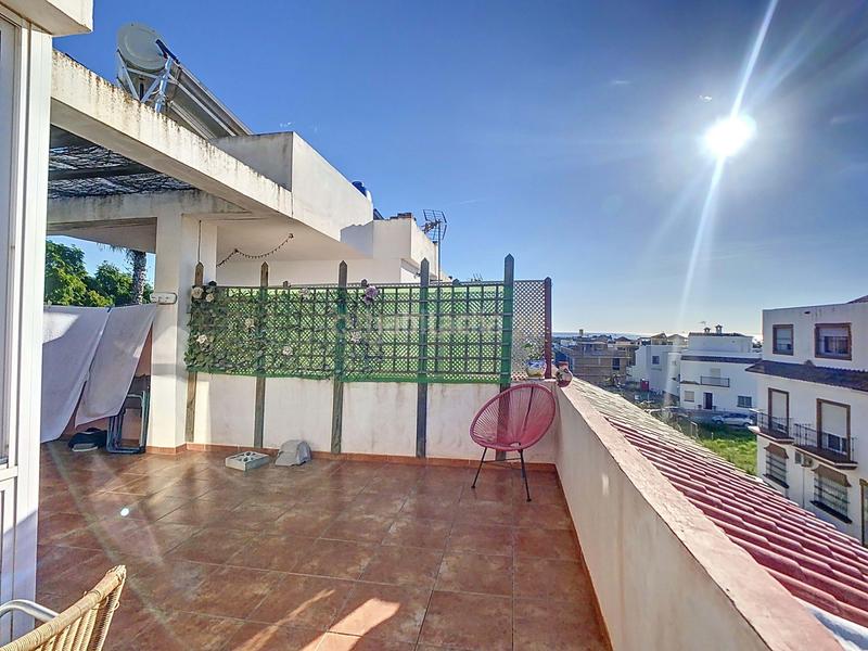 Foto 8f2a592b-8250-41af-9ebf-746cb7890414. Casa en av. marqués del duero en Cancelada Estepona