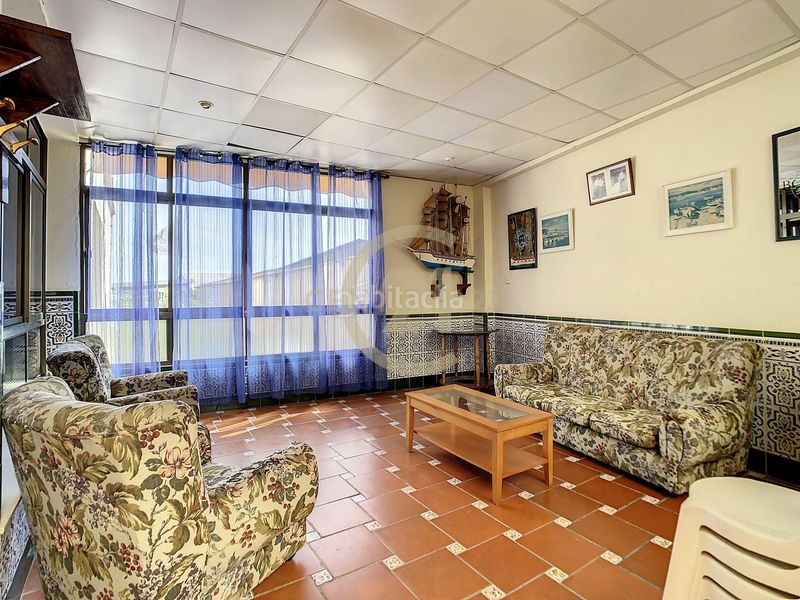 Foto f0cd8b07-6905-4611-b36e-181c8bb69d89. Building in Motril ciudad Motril