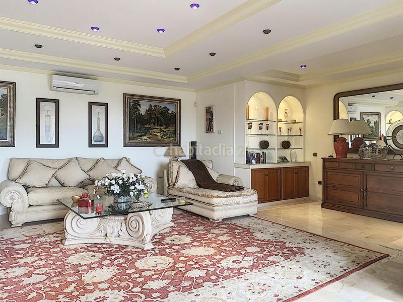 Foto ee772861-9cf2-4014-aea0-fb6991e88b8c. Chalet en calle finlandia 15 villa en venta en Hacienda Torrequebrada Benalmádena