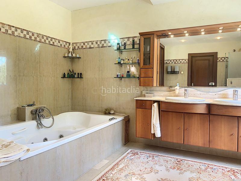 Foto f232fb59-c5d5-4939-85ec-d4cd8d55b30e. Chalet en calle finlandia 15 villa en venta en Hacienda Torrequebrada Benalmádena