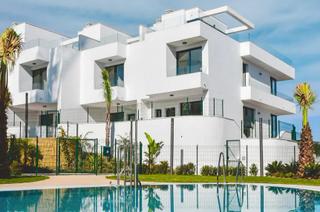 Casa adossada a Encinas  7. Casa pareada en urbanización oak 47 fuengirola a escasos metros