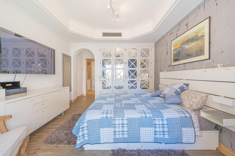 Foto 58b0ee94-c165-4044-8a1f-1c3297bc87c9. Lloguer apartament a urbanización lomas de sierra blanca a a Marbella