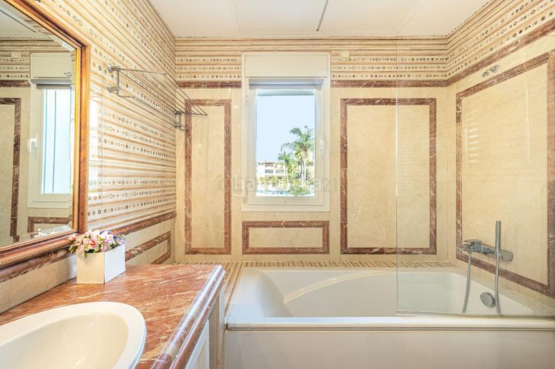 Foto d05f1bd7-a244-4b92-91ca-8cb0993f2df7. Location appartement dans urbanización lomas de sierra blanca a dans Marbella