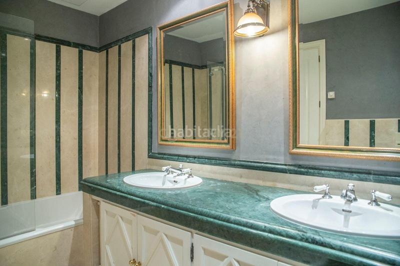 Foto cd922957-7e09-49d9-bae8-7bc3f7b12ff5. Miete appartement in urbanización lomas de sierra blanca a in Marbella