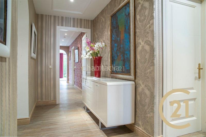 Foto d2f6c689-42dc-4f03-a5ee-dcddf3b2e99e. Miete appartement in urbanización lomas de sierra blanca a in Marbella