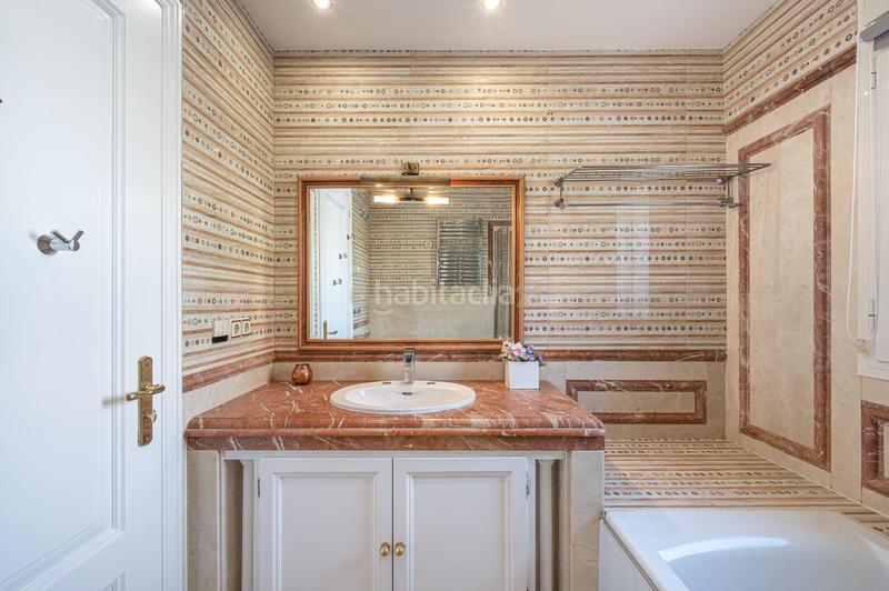 Foto d7b77664-0e32-4ca8-8b2c-e351a2ab0afe. Miete appartement in urbanización lomas de sierra blanca a in Marbella